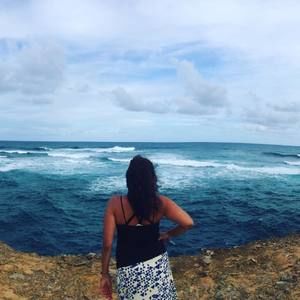 Meet your Posher, Moni